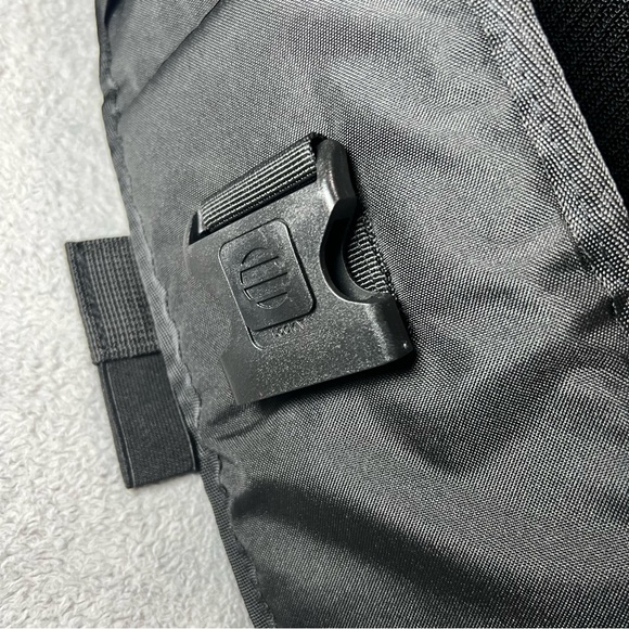 Momcozy baby hip seat carrier - NEW medium - Picture 6 of 7